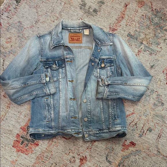 Levi's Jackets & Blazers - Levi's Women's Light Blue Jean Jacket